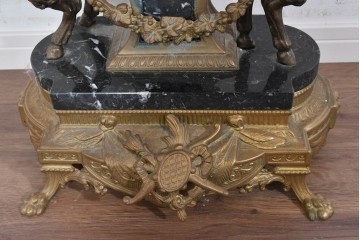 中古　高級品　イタリア　FARBEL　Imperial(インペリアル)　六本木アピス取り扱い　天使像と真鍮製の装飾が際立つゼンマイ式置時計　(R-085913)