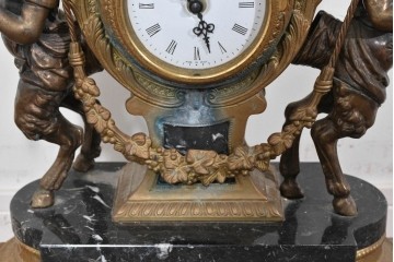 中古　高級品　イタリア　FARBEL　Imperial(インペリアル)　六本木アピス取り扱い　天使像と真鍮製の装飾が際立つゼンマイ式置時計　(R-085913)