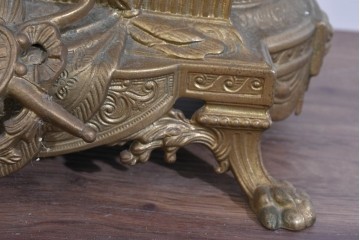 中古　高級品　イタリア　FARBEL　Imperial(インペリアル)　六本木アピス取り扱い　天使像と真鍮製の装飾が際立つゼンマイ式置時計　(R-085913)