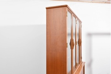 和製ヴィンテージ　豊富な収納を備えたシャッター扉(蛇腹扉)のキャビネット　(R-085916)