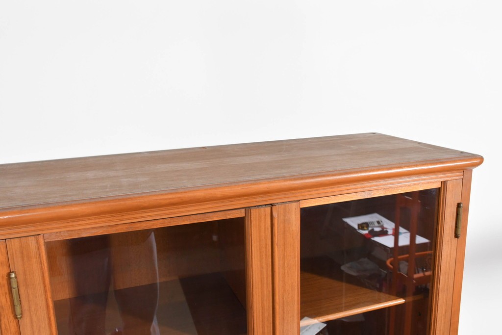 和製ヴィンテージ　豊富な収納を備えたシャッター扉(蛇腹扉)のキャビネット　(R-085916)