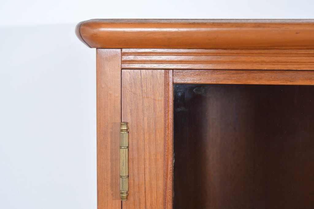 和製ヴィンテージ　豊富な収納を備えたシャッター扉(蛇腹扉)のキャビネット　(R-085916)