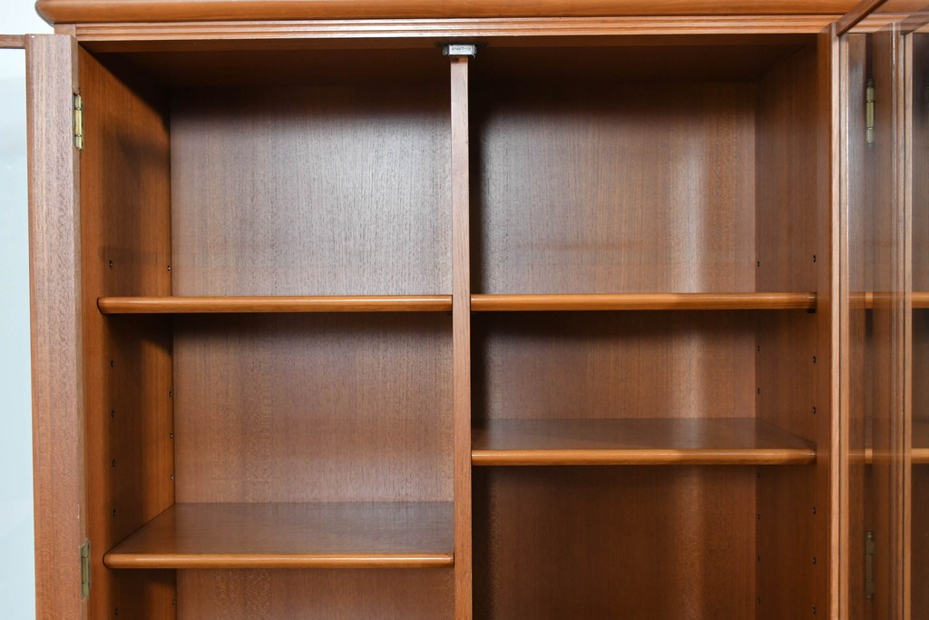 和製ヴィンテージ　豊富な収納を備えたシャッター扉(蛇腹扉)のキャビネット　(R-085916)