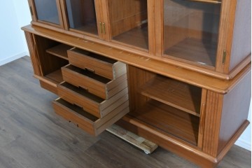 和製ヴィンテージ　豊富な収納を備えたシャッター扉(蛇腹扉)のキャビネット　(R-085916)