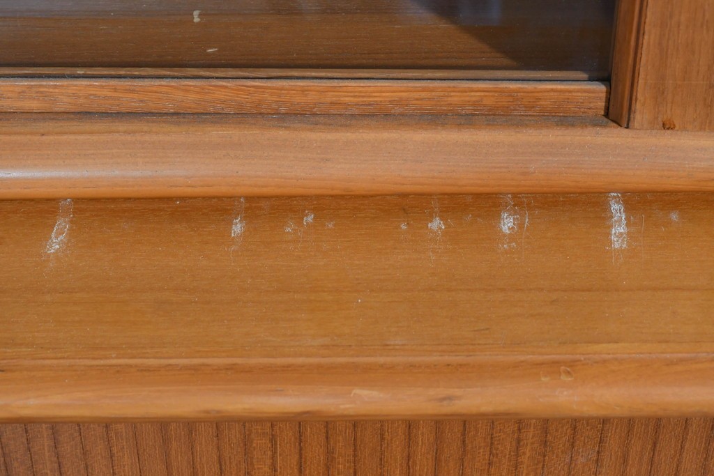 和製ヴィンテージ　豊富な収納を備えたシャッター扉(蛇腹扉)のキャビネット　(R-085916)