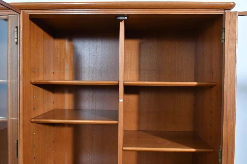 和製ヴィンテージ　豊富な収納を備えたシャッター扉(蛇腹扉)のキャビネット　(R-085916)