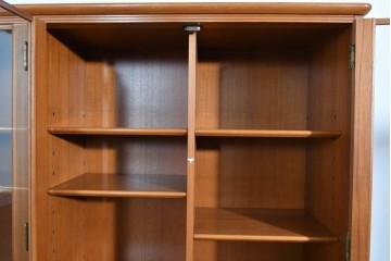 和製ヴィンテージ　豊富な収納を備えたシャッター扉(蛇腹扉)のキャビネット　(R-085916)