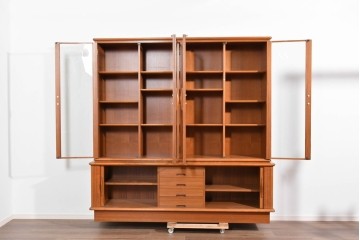 和製ヴィンテージ　豊富な収納を備えたシャッター扉(蛇腹扉)のキャビネット　(R-085916)