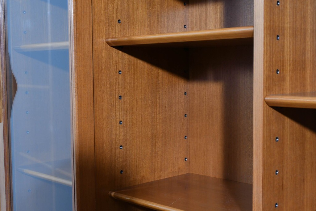 和製ヴィンテージ　豊富な収納を備えたシャッター扉(蛇腹扉)のキャビネット　(R-085916)