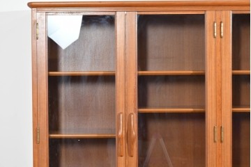 和製ヴィンテージ　豊富な収納を備えたシャッター扉(蛇腹扉)のキャビネット　(R-085916)