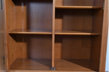 和製ヴィンテージ　豊富な収納を備えたシャッター扉(蛇腹扉)のキャビネット　(R-085916)