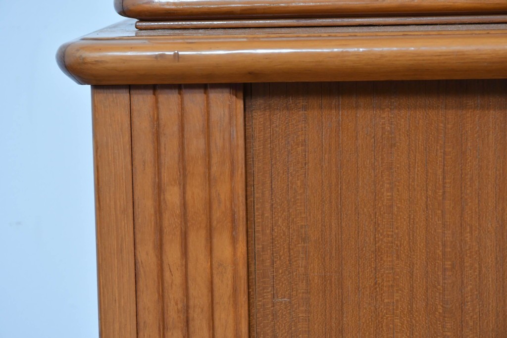 和製ヴィンテージ　豊富な収納を備えたシャッター扉(蛇腹扉)のキャビネット　(R-085916)