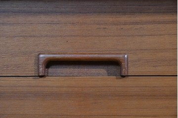 和製ヴィンテージ　豊富な収納を備えたシャッター扉(蛇腹扉)のキャビネット　(R-085916)