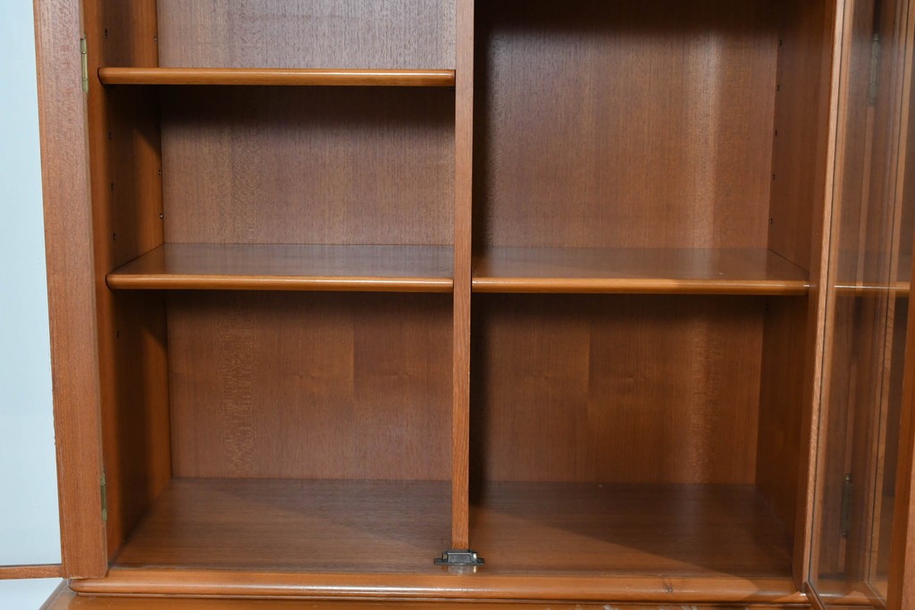 和製ヴィンテージ　豊富な収納を備えたシャッター扉(蛇腹扉)のキャビネット　(R-085916)