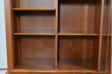 和製ヴィンテージ　豊富な収納を備えたシャッター扉(蛇腹扉)のキャビネット　(R-085916)