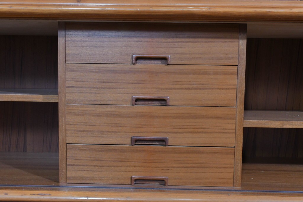 和製ヴィンテージ　豊富な収納を備えたシャッター扉(蛇腹扉)のキャビネット　(R-085916)