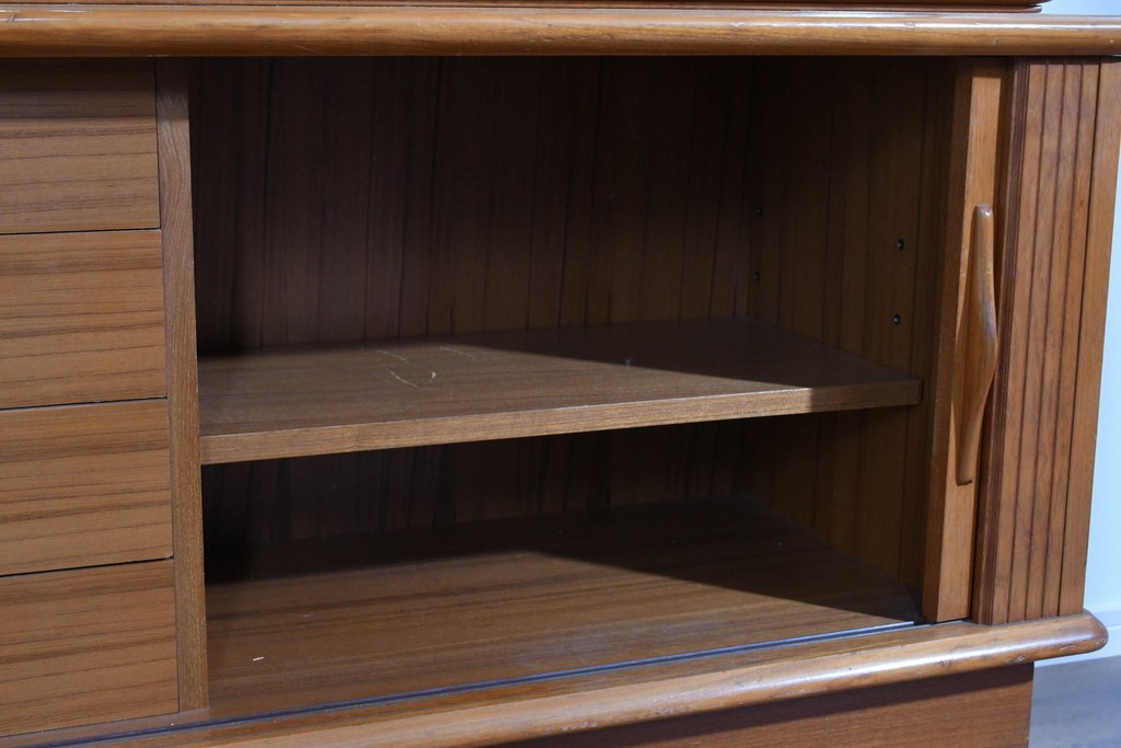 和製ヴィンテージ　豊富な収納を備えたシャッター扉(蛇腹扉)のキャビネット　(R-085916)