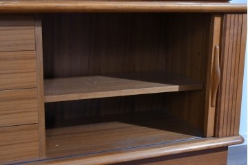 和製ヴィンテージ　豊富な収納を備えたシャッター扉(蛇腹扉)のキャビネット　(R-085916)