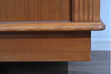 和製ヴィンテージ　豊富な収納を備えたシャッター扉(蛇腹扉)のキャビネット　(R-085916)