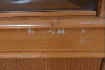 和製ヴィンテージ　豊富な収納を備えたシャッター扉(蛇腹扉)のキャビネット　(R-085916)