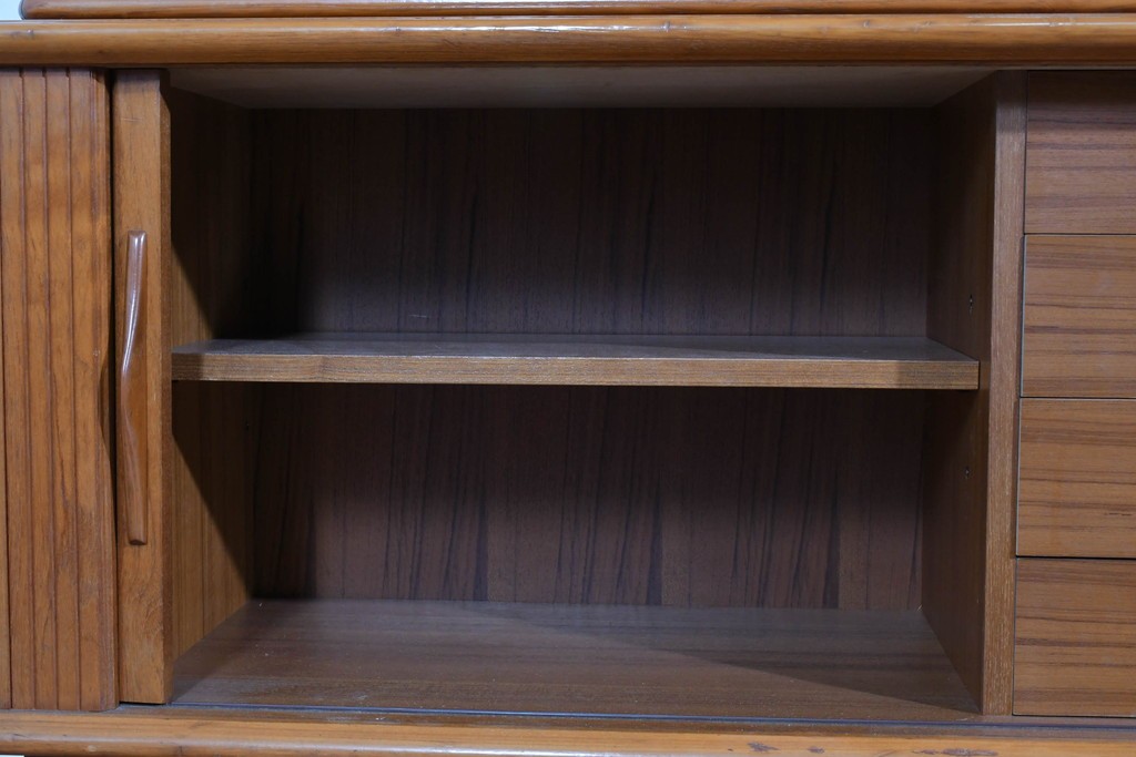 和製ヴィンテージ　豊富な収納を備えたシャッター扉(蛇腹扉)のキャビネット　(R-085916)