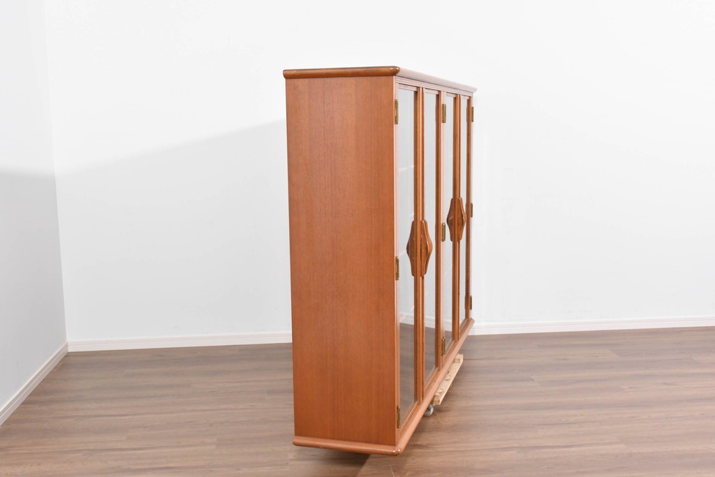 《台輪取り付け加工費込み》　和製ヴィンテージ　ガラス扉のすっきりとした佇まいのキャビネット　(R-085917)