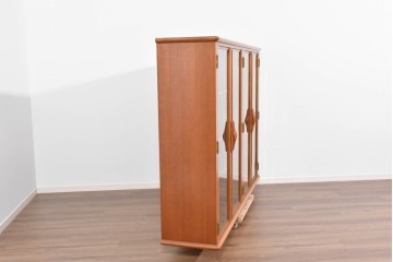 《台輪取り付け加工費込み》　和製ヴィンテージ　ガラス扉のすっきりとした佇まいのキャビネット　(R-085917)