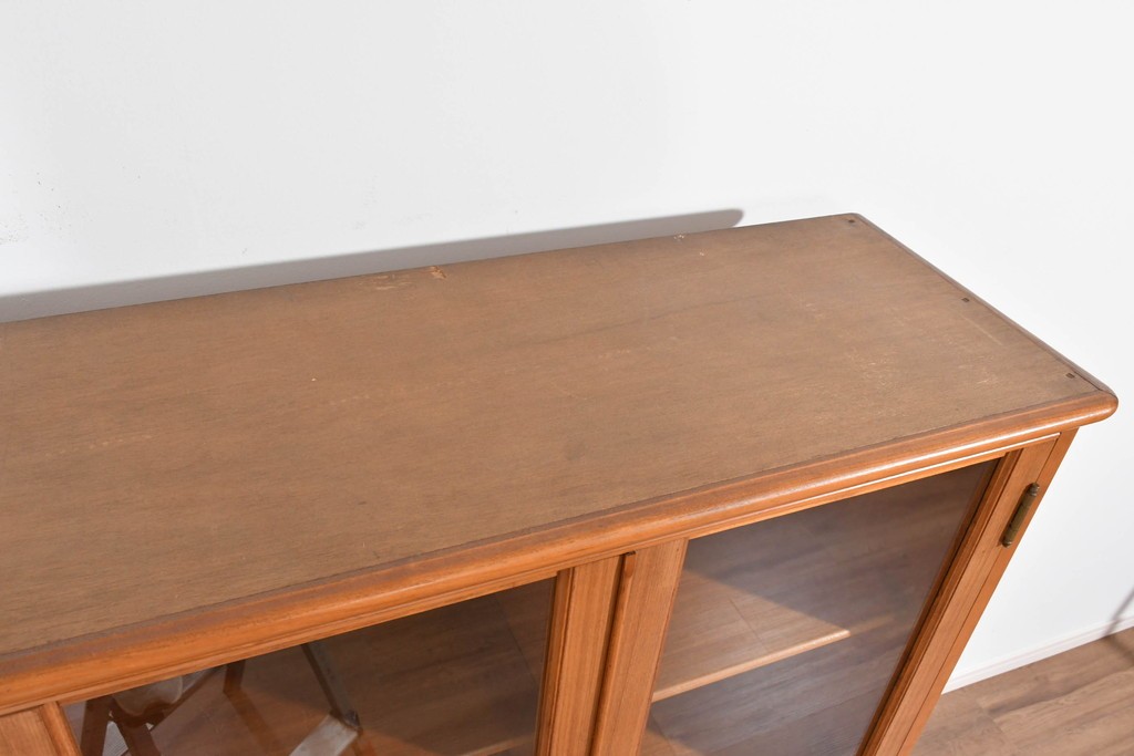 《台輪取り付け加工費込み》　和製ヴィンテージ　ガラス扉のすっきりとした佇まいのキャビネット　(R-085917)