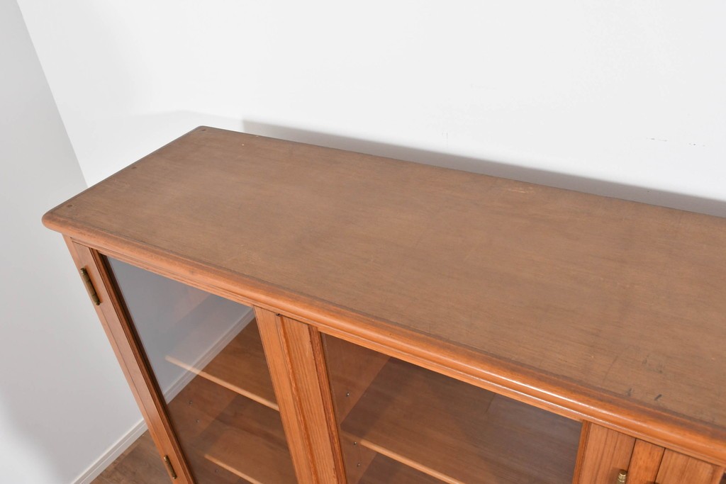 《台輪取り付け加工費込み》　和製ヴィンテージ　ガラス扉のすっきりとした佇まいのキャビネット　(R-085917)