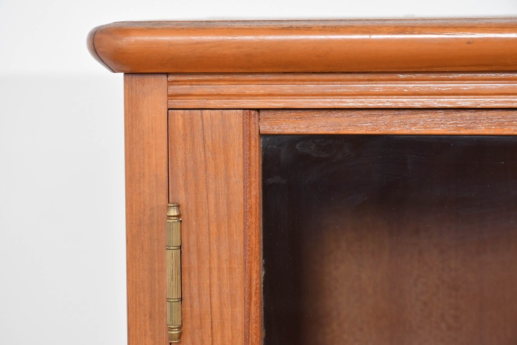 《台輪取り付け加工費込み》　和製ヴィンテージ　ガラス扉のすっきりとした佇まいのキャビネット　(R-085917)