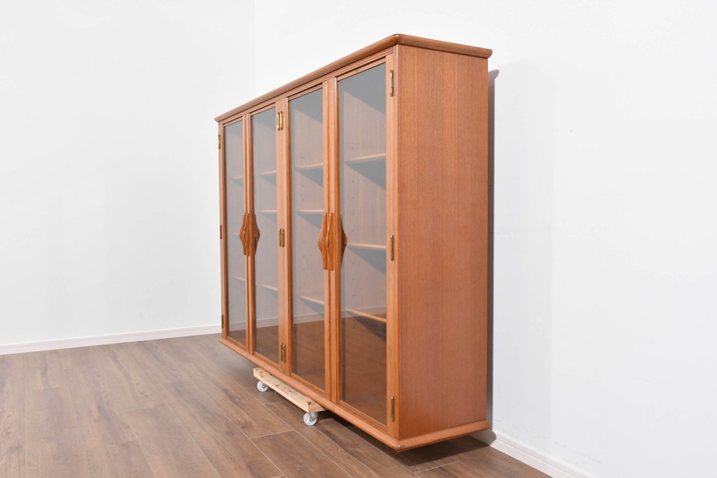 《台輪取り付け加工費込み》　和製ヴィンテージ　ガラス扉のすっきりとした佇まいのキャビネット　(R-085917)