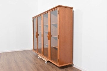 《台輪取り付け加工費込み》　和製ヴィンテージ　ガラス扉のすっきりとした佇まいのキャビネット　(R-085917)