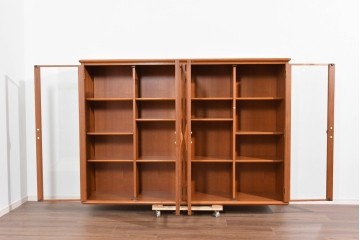 《台輪取り付け加工費込み》　和製ヴィンテージ　ガラス扉のすっきりとした佇まいのキャビネット　(R-085917)