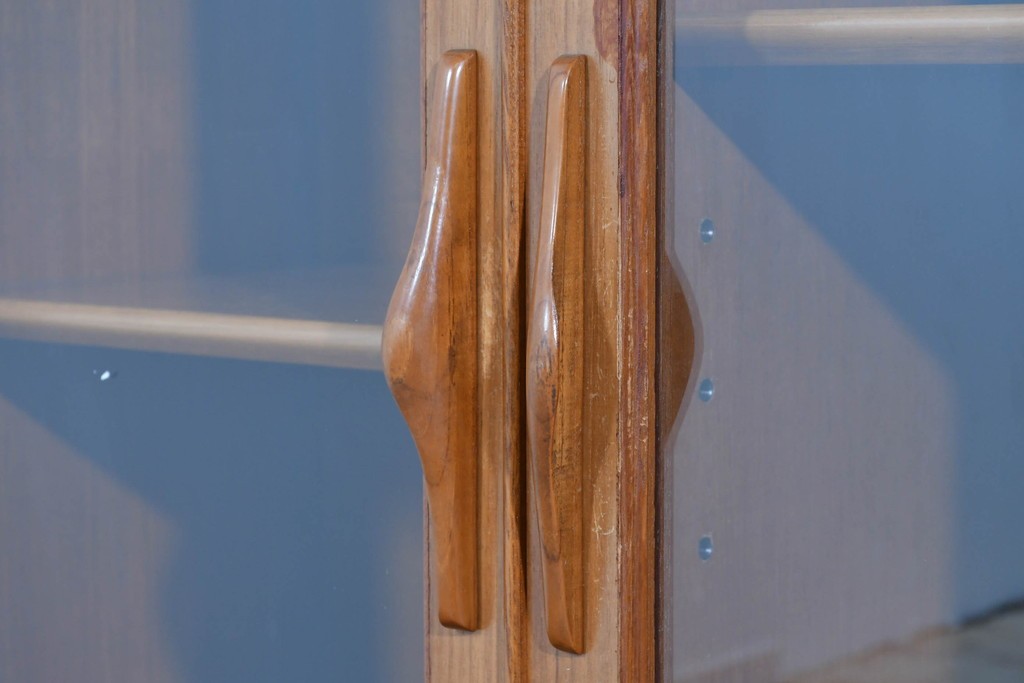 《台輪取り付け加工費込み》　和製ヴィンテージ　ガラス扉のすっきりとした佇まいのキャビネット　(R-085917)