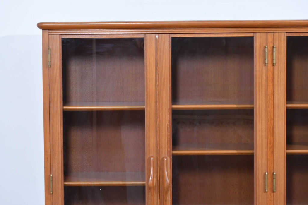 《台輪取り付け加工費込み》　和製ヴィンテージ　ガラス扉のすっきりとした佇まいのキャビネット　(R-085917)