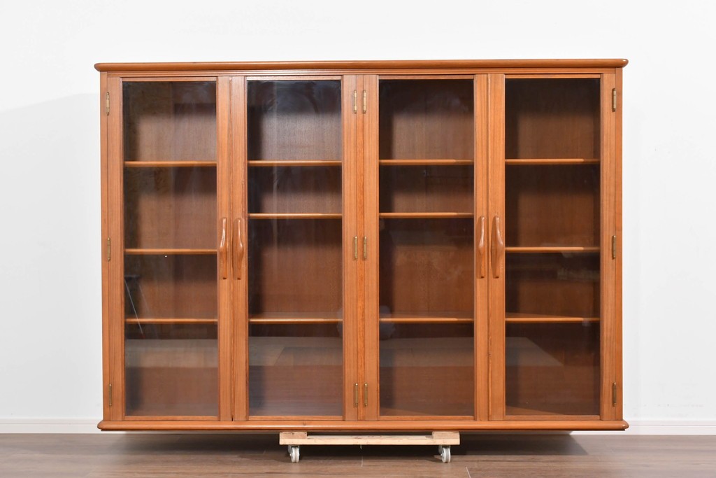 《台輪取り付け加工費込み》　和製ヴィンテージ　ガラス扉のすっきりとした佇まいのキャビネット　(R-085917)