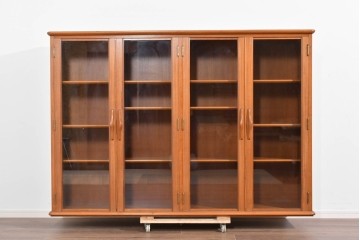 《台輪取り付け加工費込み》　和製ヴィンテージ　ガラス扉のすっきりとした佇まいのキャビネット　(R-085917)