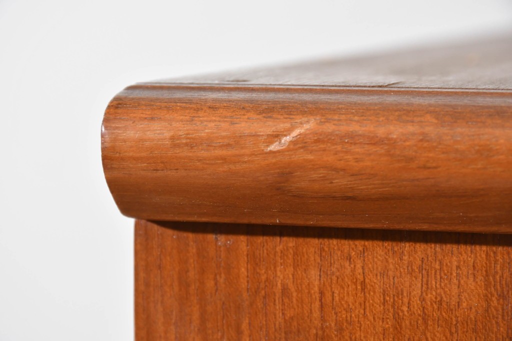 《台輪取り付け加工費込み》　和製ヴィンテージ　ガラス扉のすっきりとした佇まいのキャビネット　(R-085917)