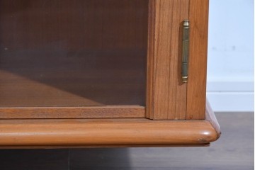 《台輪取り付け加工費込み》　和製ヴィンテージ　ガラス扉のすっきりとした佇まいのキャビネット　(R-085917)