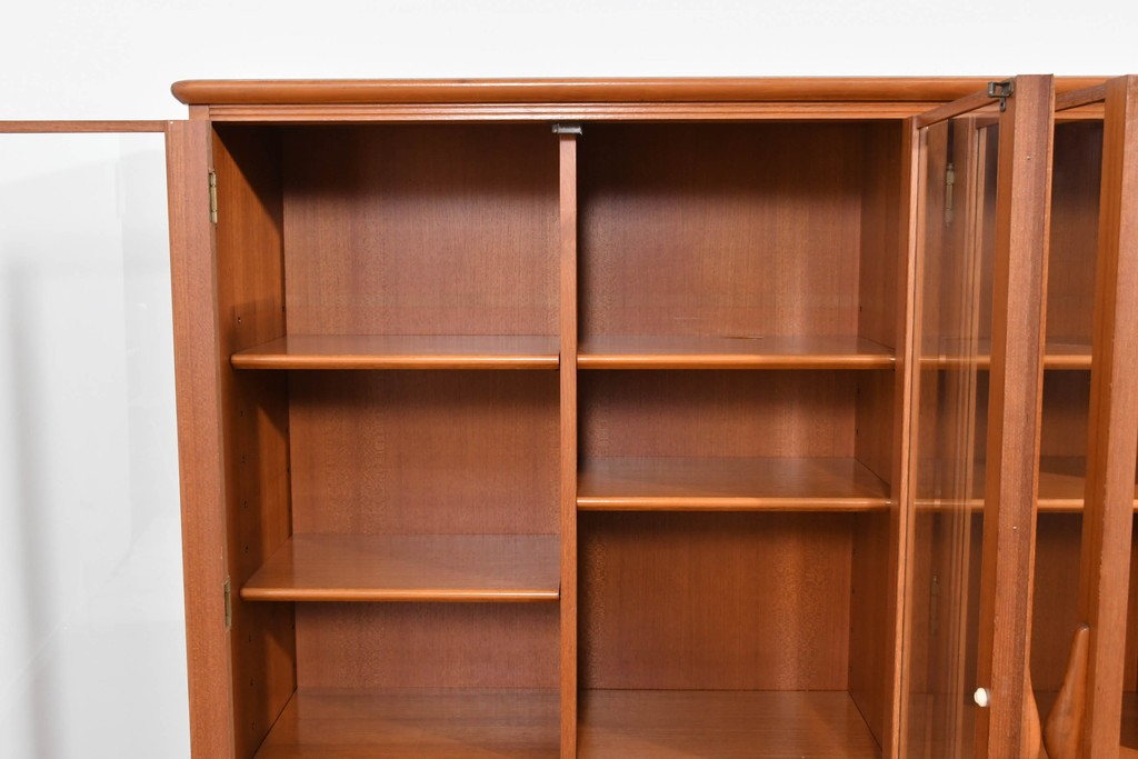 《台輪取り付け加工費込み》　和製ヴィンテージ　ガラス扉のすっきりとした佇まいのキャビネット　(R-085917)