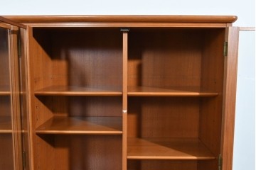 《台輪取り付け加工費込み》　和製ヴィンテージ　ガラス扉のすっきりとした佇まいのキャビネット　(R-085917)