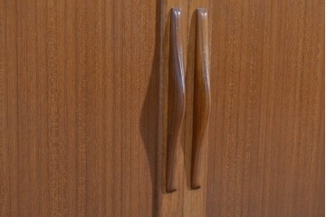 《天板取り付け加工費込み》　和製ヴィンテージ　シャッター扉(蛇腹扉)と引き出しを備えたサイドボード　(R-085918)