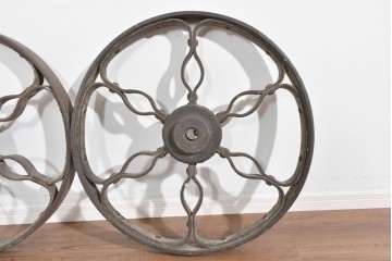 フランスアンティーク　ロートアイアンの重厚な車輪2個セット　(R-085919)