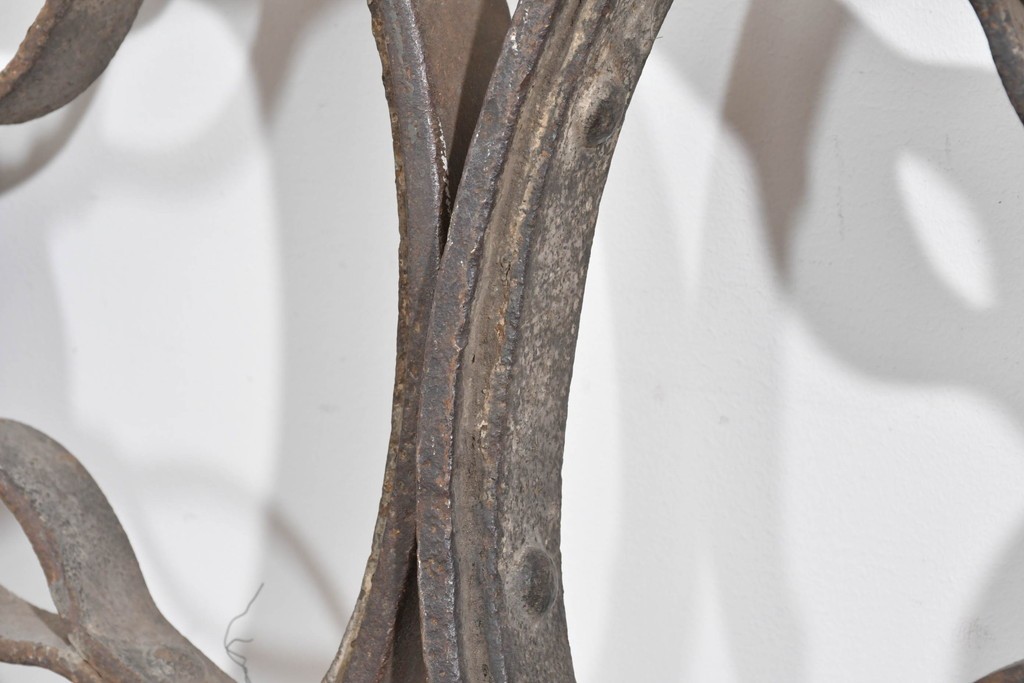 フランスアンティーク　ロートアイアンの重厚な車輪2個セット　(R-085919)