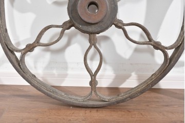 フランスアンティーク　ロートアイアンの重厚な車輪2個セット　(R-085919)