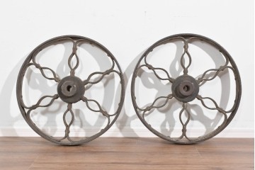 フランスアンティーク　ロートアイアンの重厚な車輪2個セット　(R-085919)