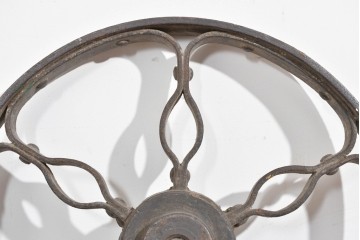 フランスアンティーク　ロートアイアンの重厚な車輪2個セット　(R-085919)