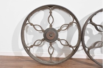 フランスアンティーク　ロートアイアンの重厚な車輪2個セット　(R-085919)