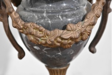 中古　美品　高級品　イタリア　FARBEL　六本木アピス取り扱い　華やかな装飾が目を惹く真鍮製キャンドルスタンド2台セット　(R-085920)