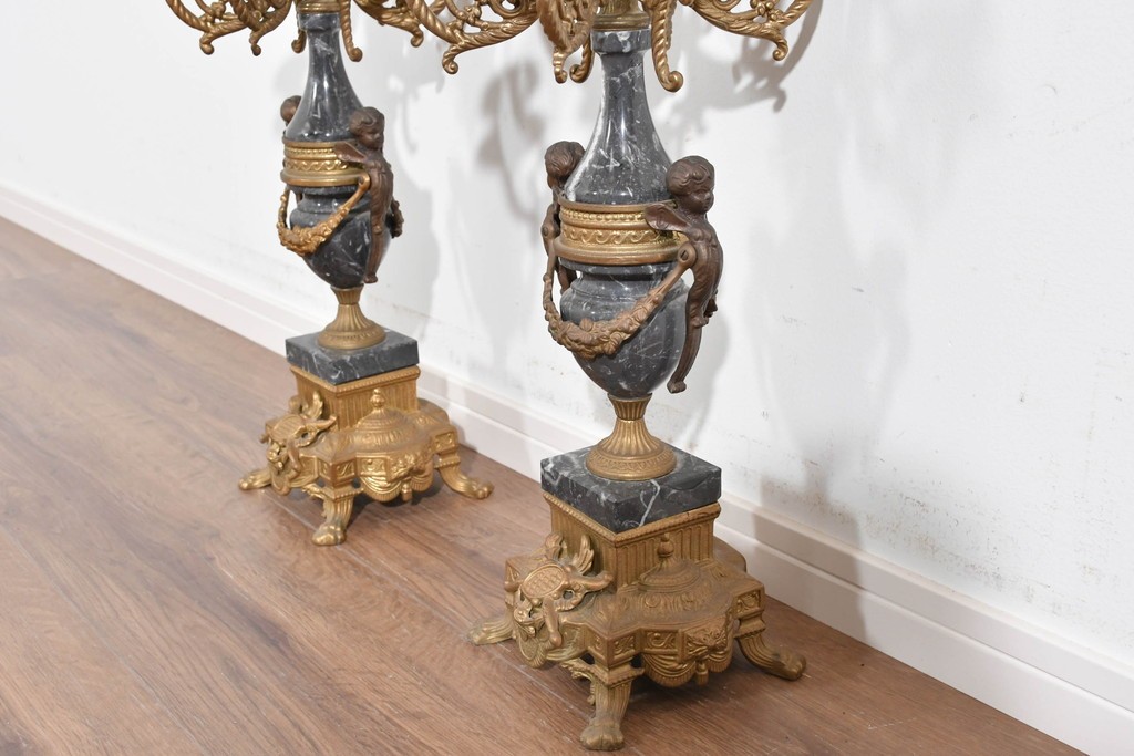 中古　美品　高級品　イタリア　FARBEL　六本木アピス取り扱い　華やかな装飾が目を惹く真鍮製キャンドルスタンド2台セット　(R-085920)